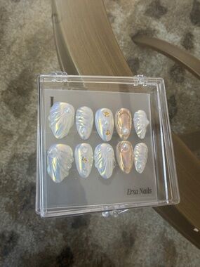 Brand New Iridescent White Pearl Press-On Nail Set